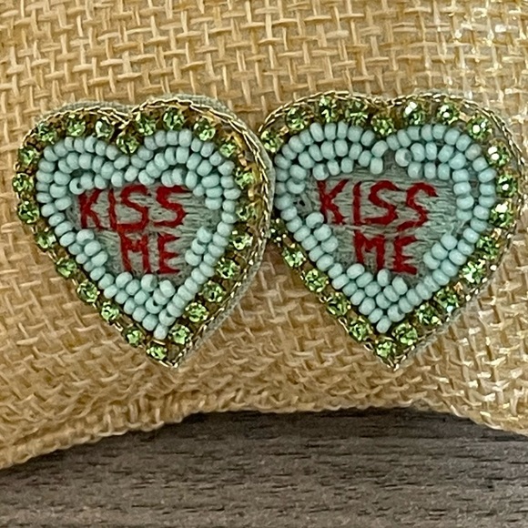 🎉💕Emma Beaded Rhinestone KISS ME Heart Earrings - Picture 1 of 1